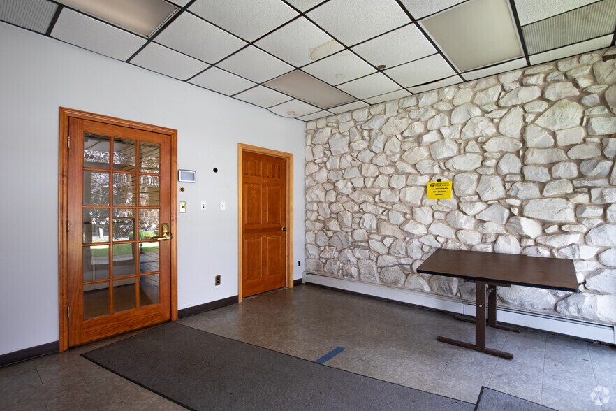 More Photos Of 40 Rabro Dr, Hauppauge Warehouse For Lease