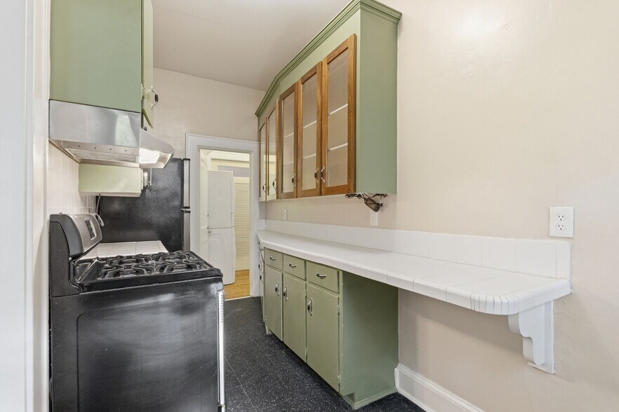 More Photos Of 916 Bromley Rd, Charlotte Apartments For Sale