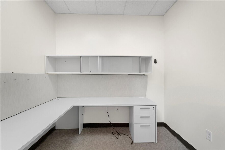 More Photos Of 482 W MacArthur Blvd, Oakland Medical For Sale