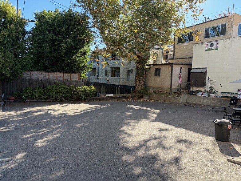 More Photos Of 4412 Whitsett Ave, Studio City Office For Sale