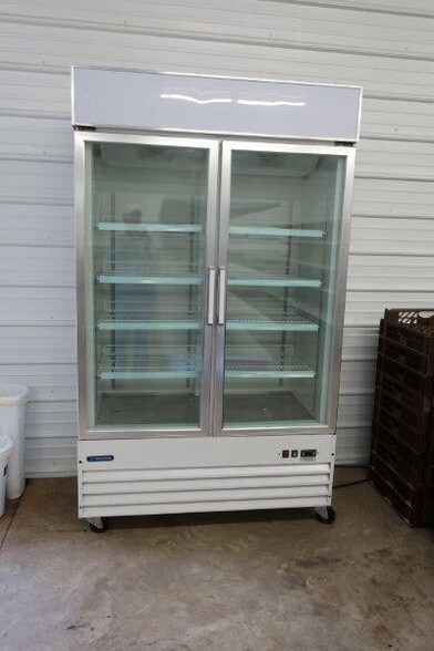 More Photos Of 71 Commerce St, Hickory Supermarket For Sale
