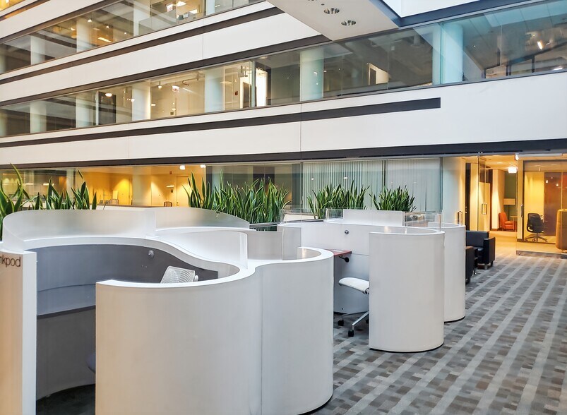 More Photos Of 203 N LaSalle St, Chicago Coworking Space