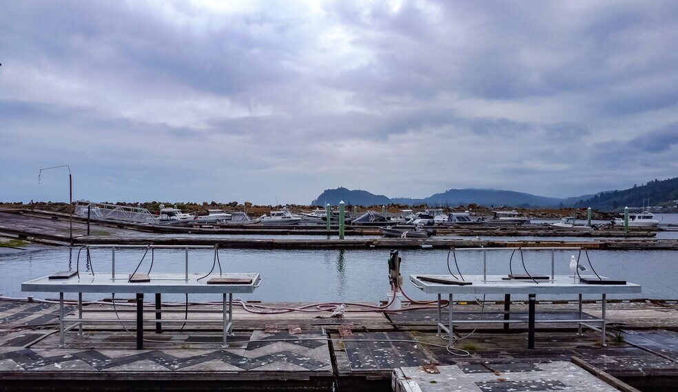 More Photos Of 444 Front St, Sekiu Hotel For Sale