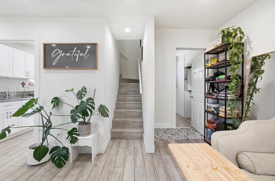 More Photos Of 8317 Whittier Blvd, Pico Rivera Storefront Retail Residential For Sale