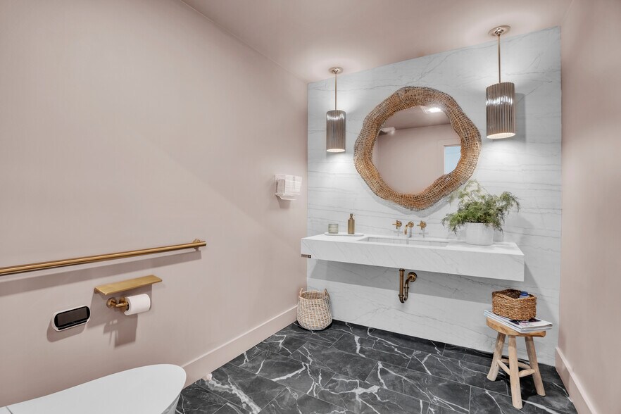 More Photos Of 5 Forbes St, Riverside Freestanding For Sale