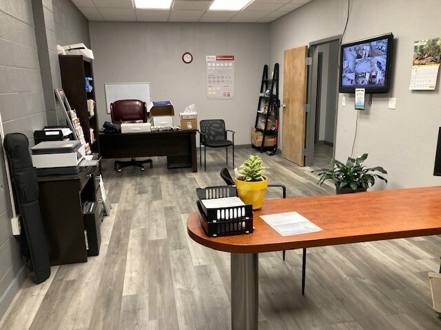 More Photos Of 900 Creekside Rd, Chattanooga Light Distribution For Sale