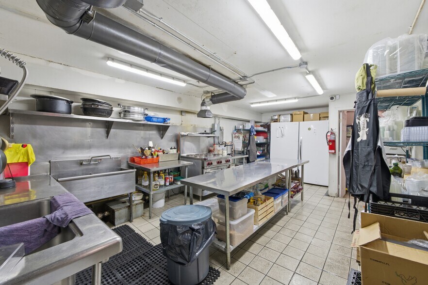 More Photos Of 14206 41st Ave, Flushing Supermarket For Lease