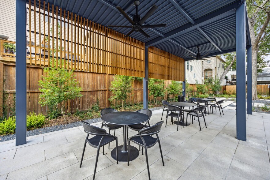 More Photos Of 99 Detering St, Houston Office For Lease