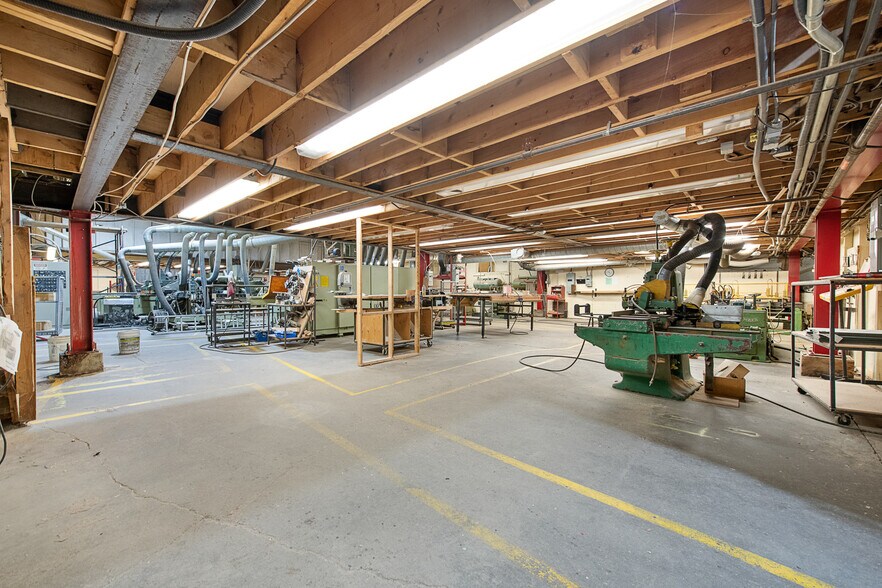 More Photos Of 14 Conway St, Madawaska Valley Manufacturing For Sale