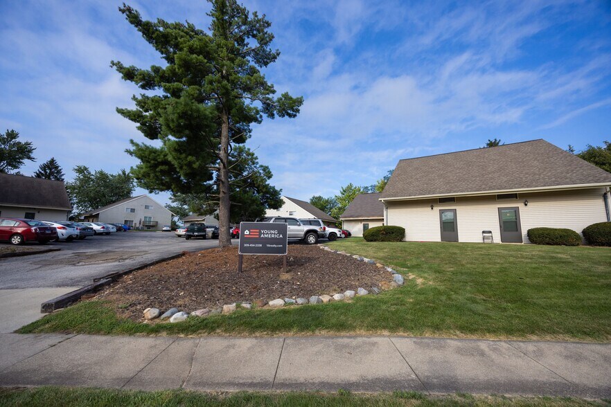 More Photos Of 717 Fairmont Dr, Bloomington Apartments For Sale