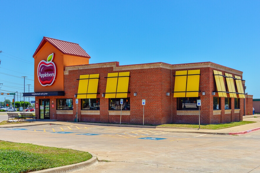 More Photos Of 614 N Valley Mills Dr, Waco Restaurant For Lease