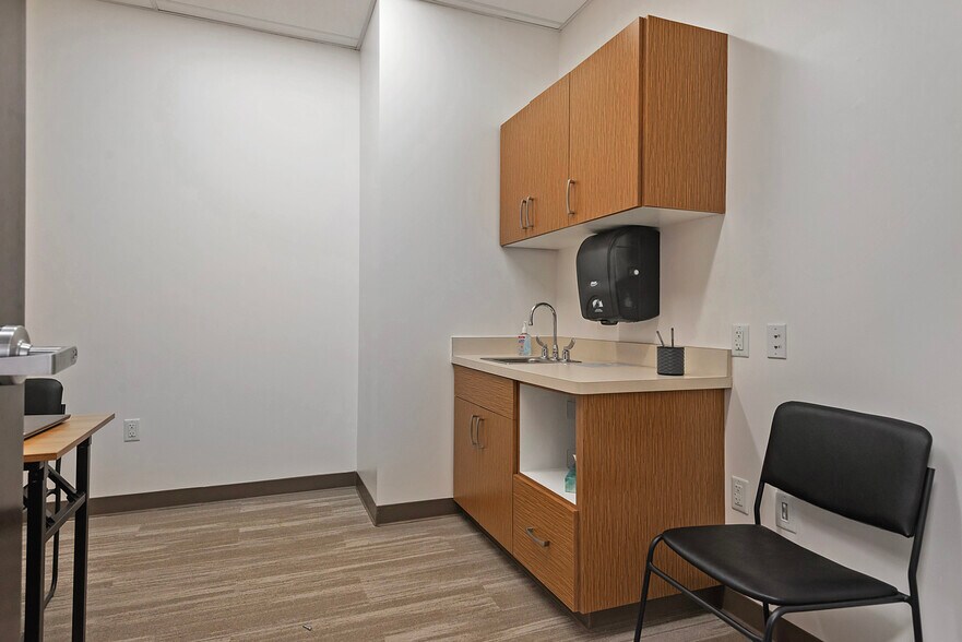 More Photos Of 320 W River Park Dr, Provo Medical For Sale