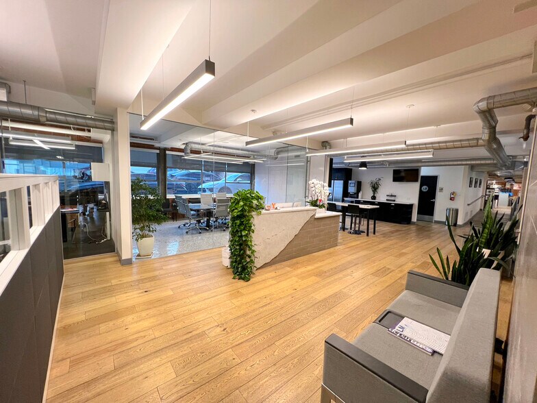 More Photos Of 449 S Beverly, Beverly Hills Office For Sale