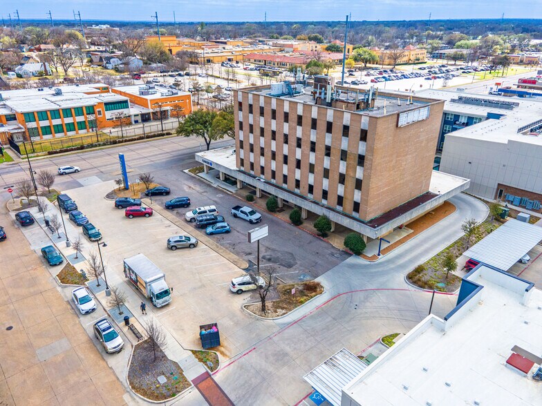 More Photos Of 111 S Garland Ave, Garland Office For Sale