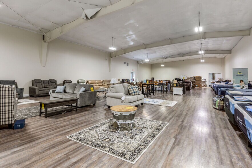 More Photos Of 650 Walton Dr, Farmington Storefront Retail Office For Sale