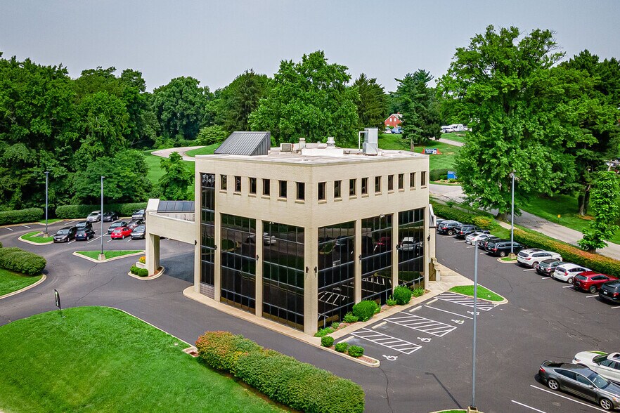 More Photos Of 1700 Old Bluegrass Ave, Louisville Medical For Sale