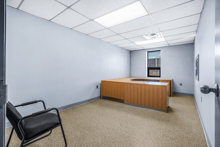 More Photos Of 501075 RR 14, Lloydminster Manufacturing For Sale