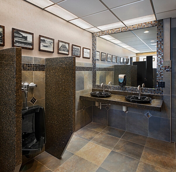 More Photos Of 100 Meadowbrook St, Detroit Marina For Sale