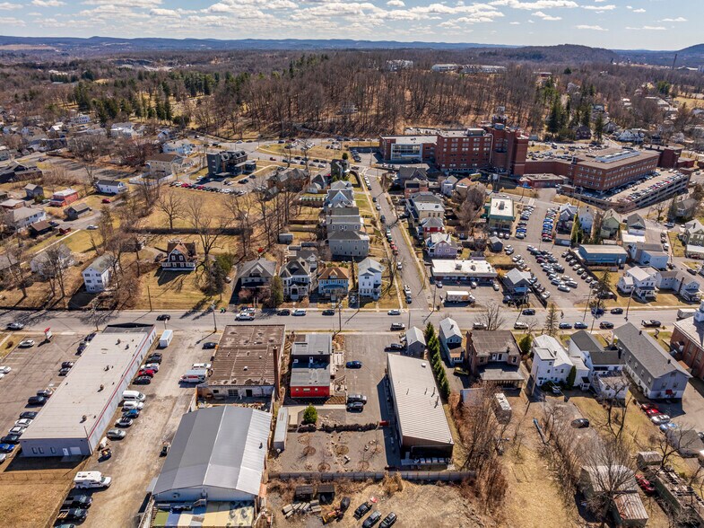 More Photos Of 78 Green St, Hudson Freestanding For Sale