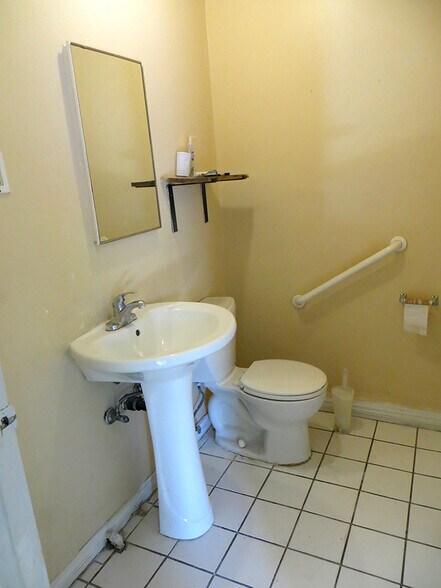 More Photos Of 5436 S Broadway, Los Angeles Storefront For Sale