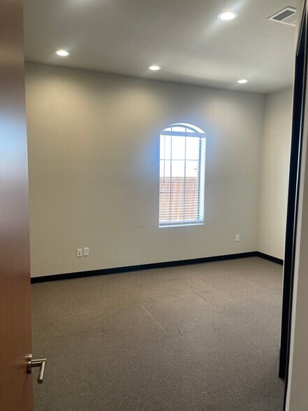 More Photos Of 1707 E Beltline Rd, Coppell Medical For Sale