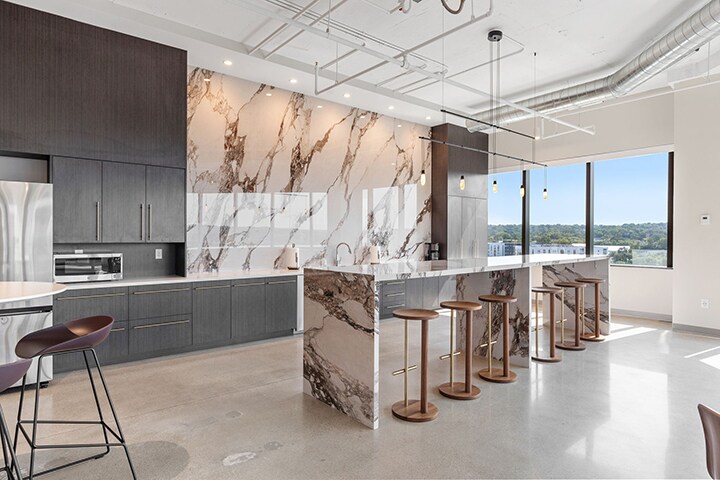 More Photos Of 10 River Park Plz, Saint Paul Office For Lease