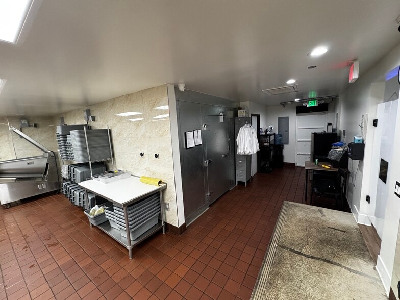 More Photos Of 3238 Foothill Blvd, Glendale Freestanding For Sale