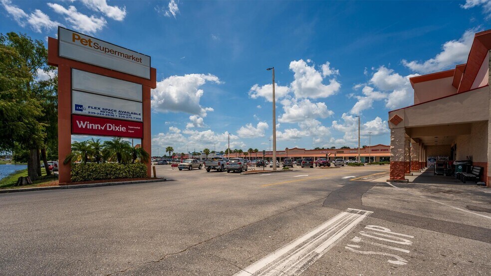 More Photos Of 1701-1737 E Oak St, Arcadia Storefront For Sale