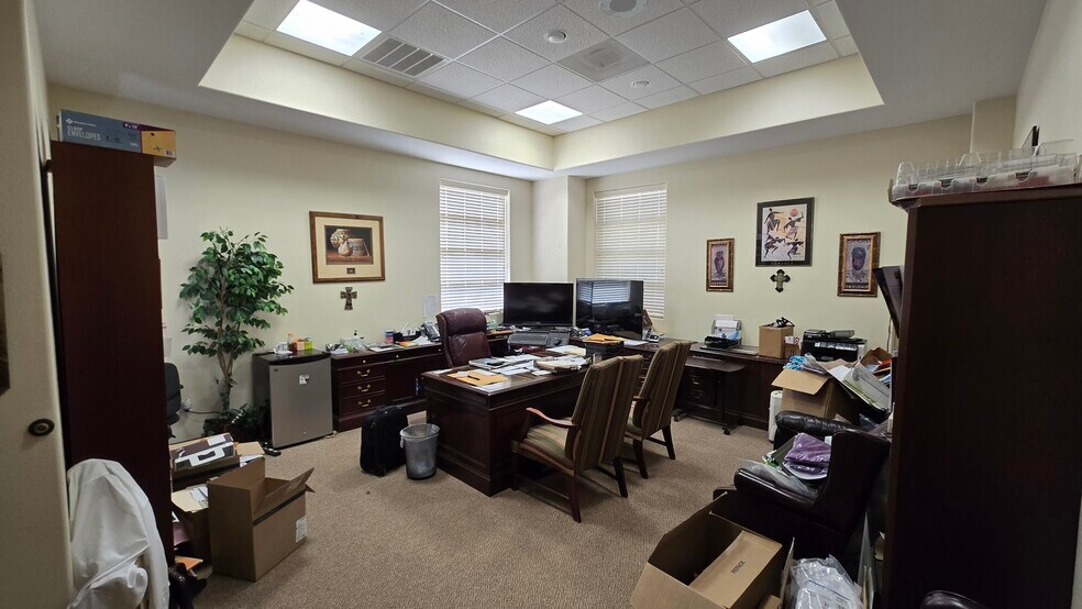 More Photos Of 11706 Fallbrook Dr, Houston Medical For Lease