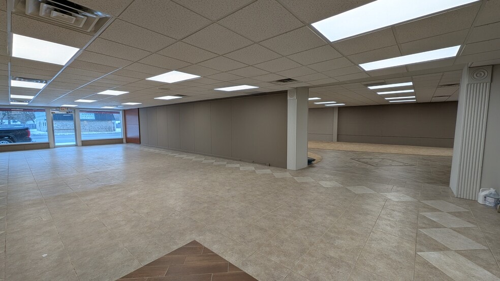 More Photos Of 211 N Dixie Way, South Bend Freestanding For Lease