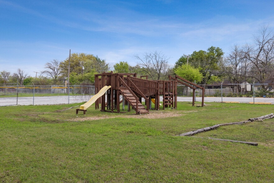 More Photos Of 1919 S Collins St, Arlington Religious Facility For Sale