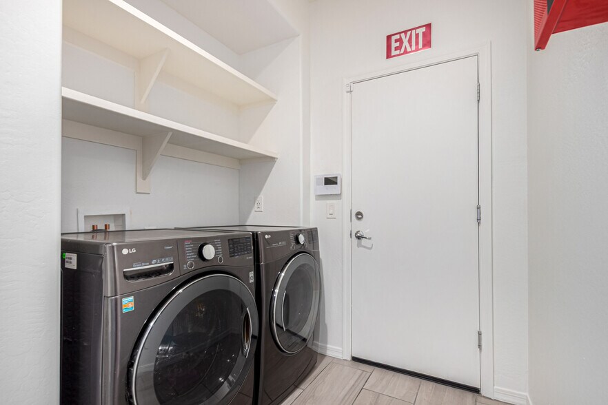 More Photos Of 10838 W San Juan Ave, Phoenix Healthcare For Sale