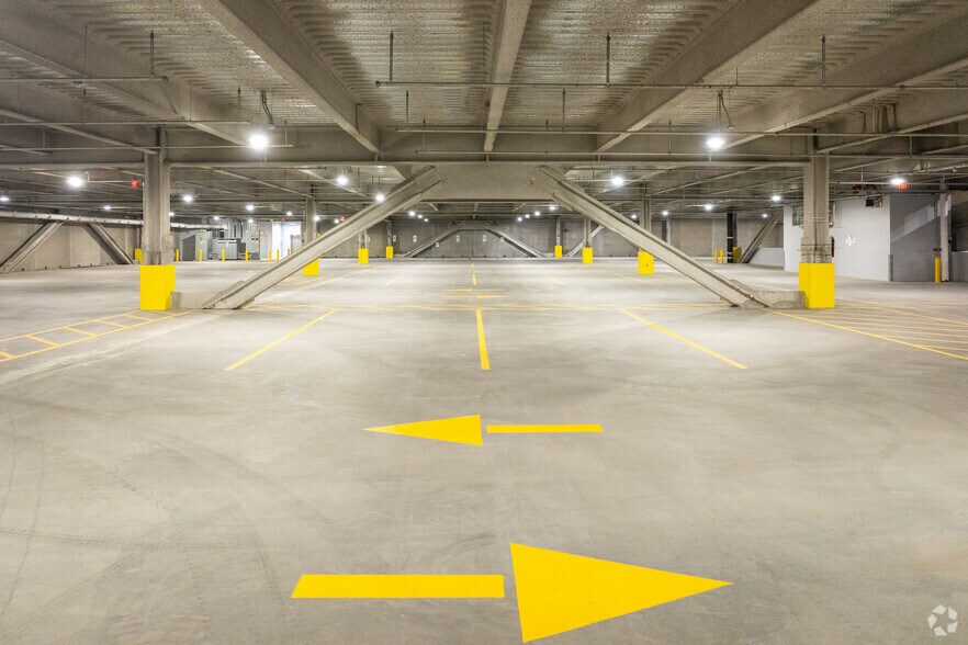 More Photos Of 28-10 Whitestone Expy, Flushing Warehouse For Sale