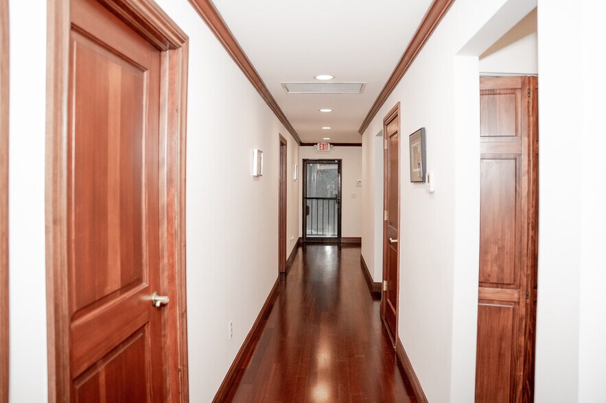 More Photos Of 112-120 US Highway 1, Tequesta Medical For Sale