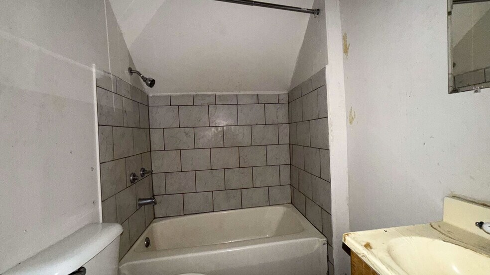 More Photos Of 278 Helen St, Cincinnati Apartments For Sale