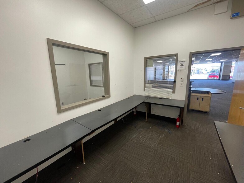 More Photos Of 230 Bay St, Staten Island Freestanding For Lease