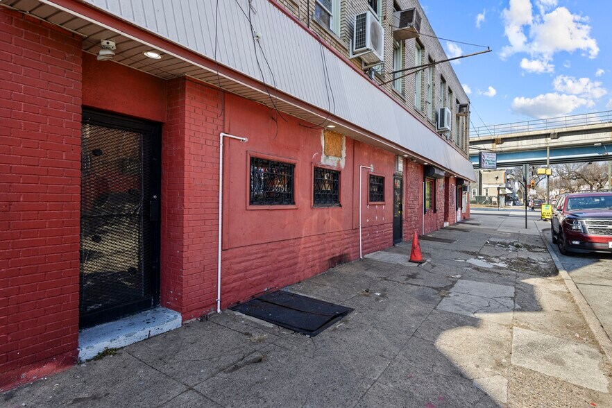More Photos Of 5300-5302 Market St, Philadelphia Bar For Sale