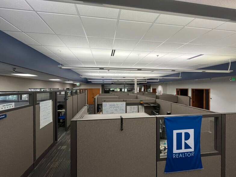 More Photos Of 5750 Lincoln Dr, Edina Office For Sale