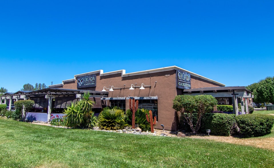 Primary Photo Of 1611-1627 Hilltop Dr, Redding General Retail For Lease