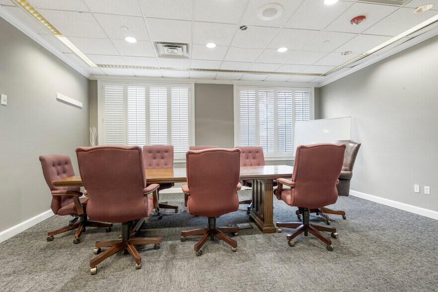 More Photos Of 6130 E 81st St, Tulsa Office For Lease