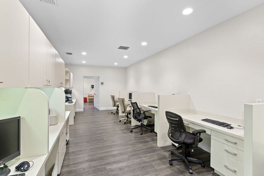 More Photos Of 2245 N University Dr, Pembroke Pines Medical For Lease