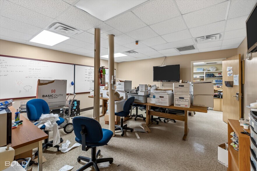 More Photos Of 523 Oxford Rd, Mansfield Office For Sale
