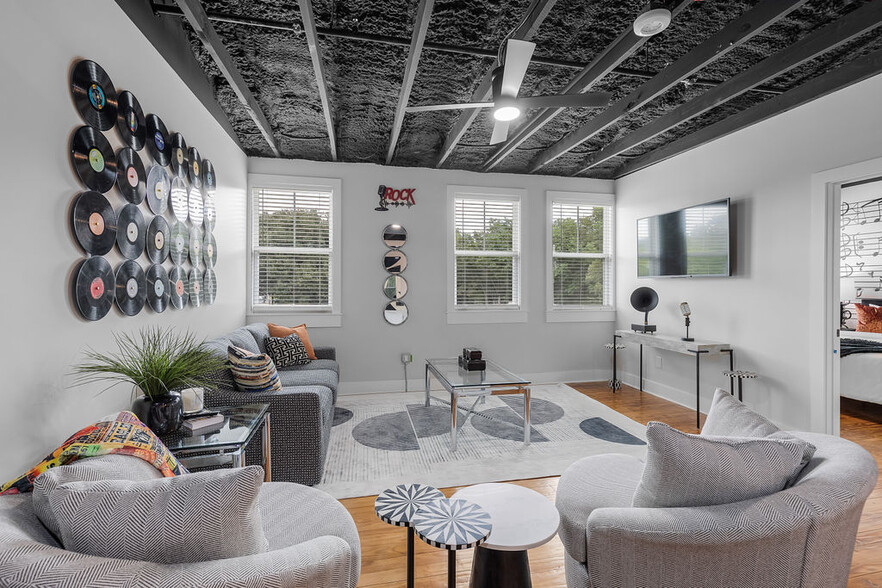 More Photos Of 156 Camellia St, Biloxi General Retail For Sale