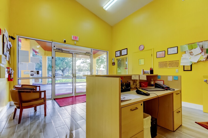 More Photos Of 8816 W Robson St, Tampa Religious Facility For Sale