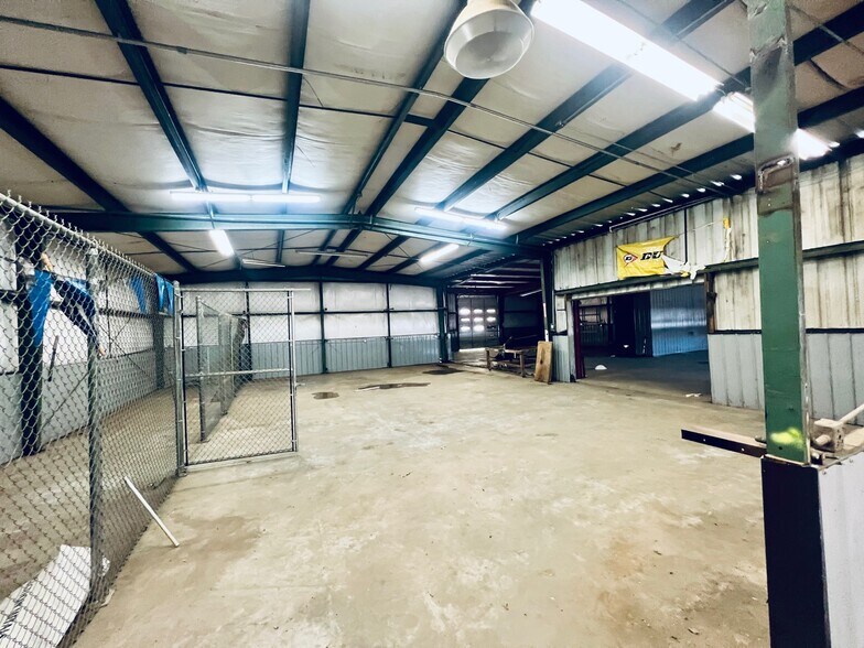 More Photos Of 504 N 2nd St, Booneville Auto Repair For Sale