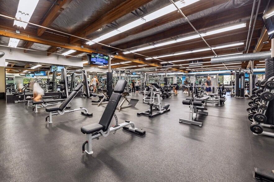 More Photos Of 6144 Calle Real, Goleta Office For Lease