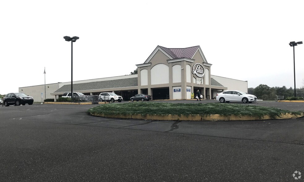 More Photos Of 841 Gravel Pike, Collegeville Supermarket For Lease