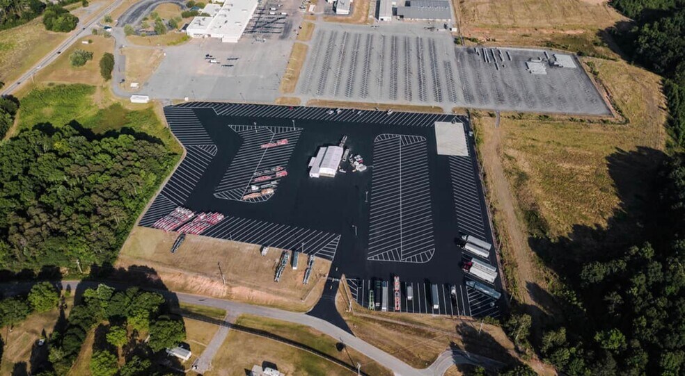 More Photos Of 212 Allen Rd, Commerce Truck Terminal For Lease