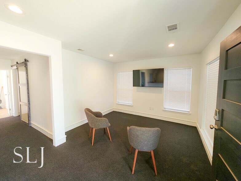 More Photos Of 2928 Inwood Rd, Dallas Medical For Lease