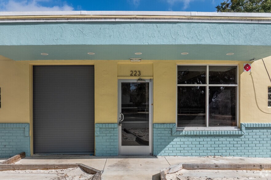 More Photos Of 223 S Main St, Gainesville Freestanding For Lease